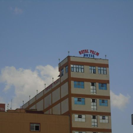 Royal Palm Hotel And Suites Накуру Екстер'єр фото