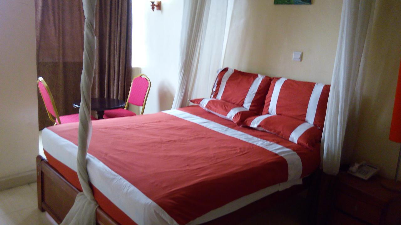 Royal Palm Hotel And Suites Накуру Екстер'єр фото
