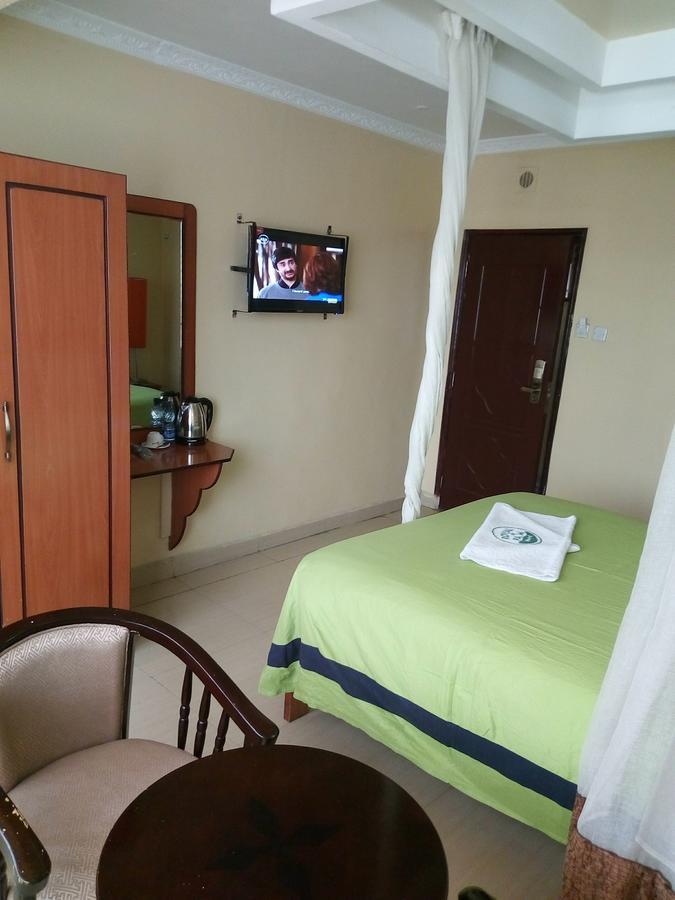 Royal Palm Hotel And Suites Накуру Екстер'єр фото